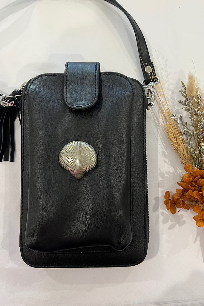 Seashell travel pouch in silver